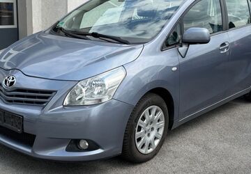 Toyota Verso 128.000 km 6.890 &euro; Düsseldorf 40231