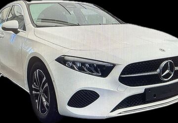 Mercedes-Benz A 180 11.830 km 25.999 &euro; Düsseldorf 40625