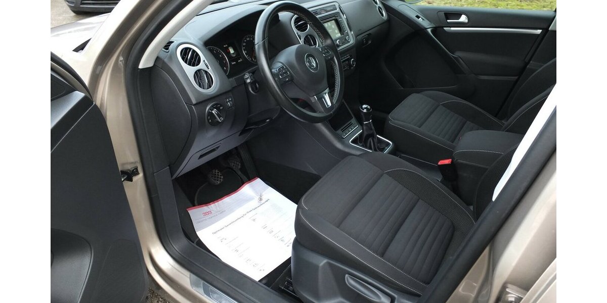 VW Tiguan CUP SPORT NAVI PARKPILOT TEMPOMAT 88.859 km 10.908 &euro; Köln 50858