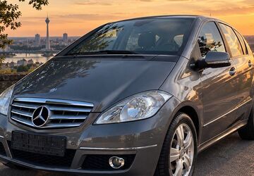 Mercedes-Benz A 180 157.300 km 5.900 &euro; Düsseldorf 40597